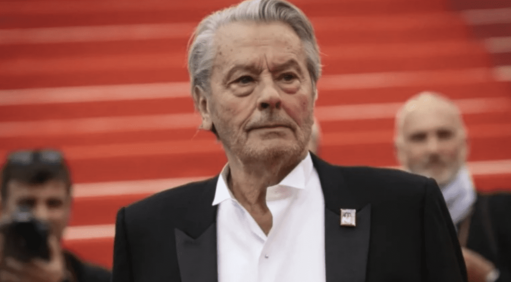 "Den mest eftertraktade mannen i fransk film!" Låt oss ta en titt på Alain Delons privatliv och hans väg till berömmelse.
