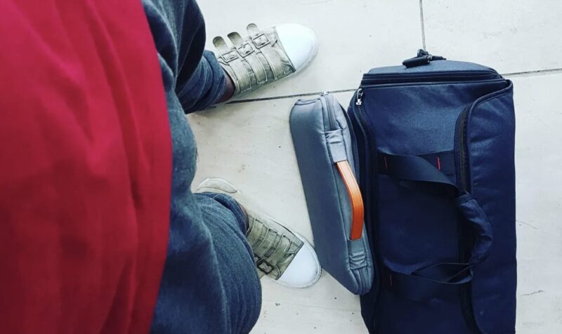Jag uppfostrade min systers son som min egen i 15 år — sedan valde han henne framför mig för att hon köpte en bil till honom