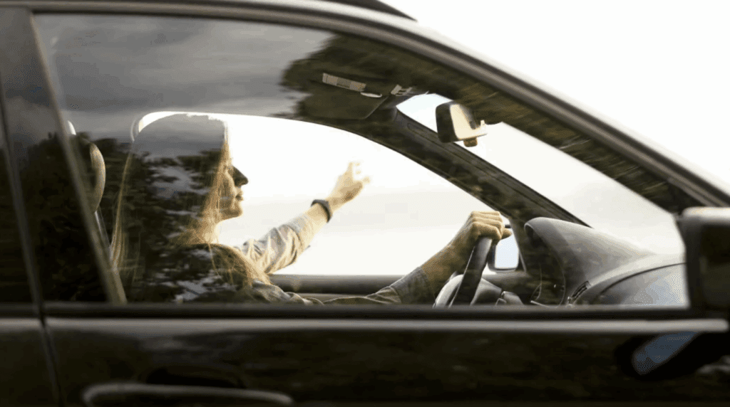 Min svärmor tappade "av misstag" min dotters semesterbiljett ut genom fönstret - men Karma behövde inte min hjälp