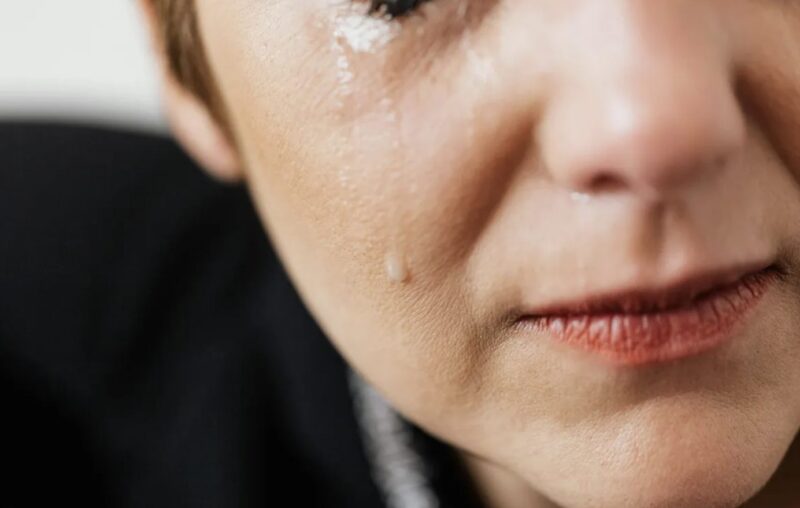På sitt bröllop agerade min syster väldigt konstigt – då tog vår pappa mikrofonen och avslöjade den chockerande sanningen