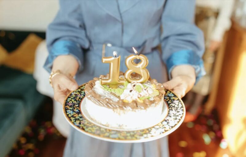 Min svärmor förstörde min sons 18:e födelsedag när hon gav honom ett brev och en ask – han var hjärtbruten och lärde henne en läxa i gengäld