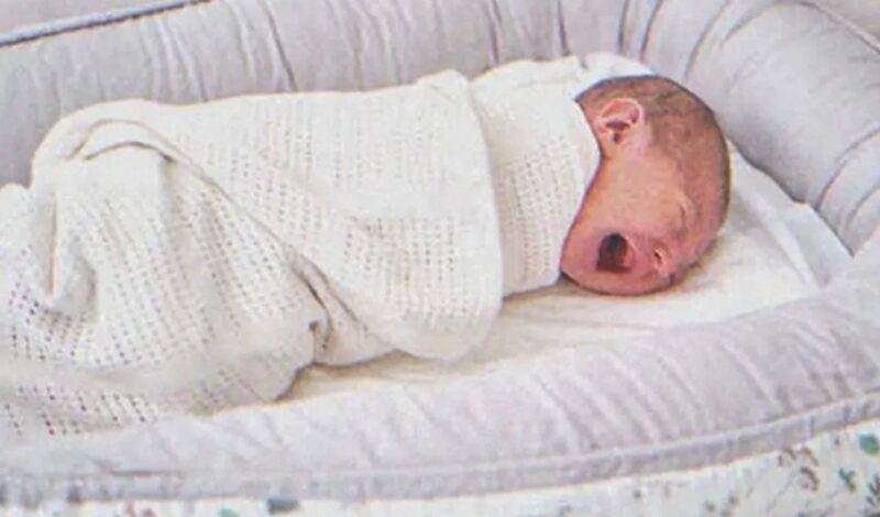Nyfödd baby gråter hela dagen, oavsett vad föräldrar gör, efter ett tag kollar de hans spjälsäng – Dagens historia
