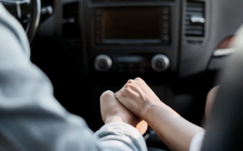 Min svärmor hånade mig för att jag gjorde min egen bröllopstårta – tog sedan åt sig äran för det i sitt tal