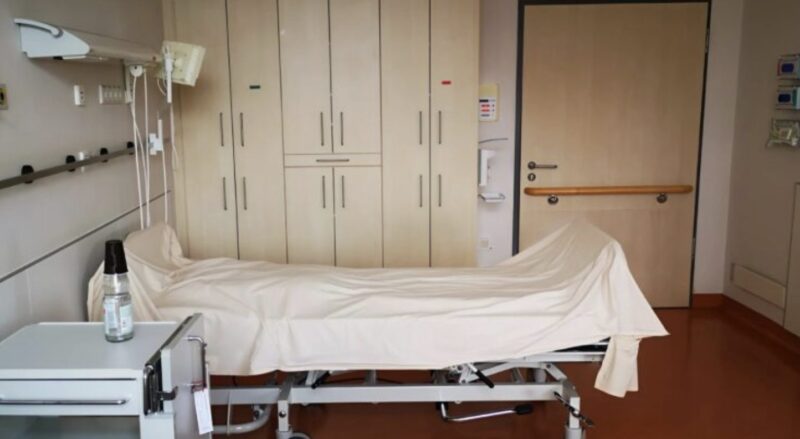 En gravid kvinna mådde illa på gatan, ingen kom för att hjälpa och på sjukhuset upptäcktes något mycket hemskt