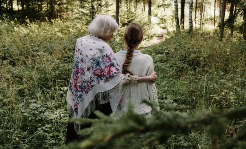 Min mormor låtsades vara döv för att testa oss innan hon delade arvet – alla fick vad de förtjänade