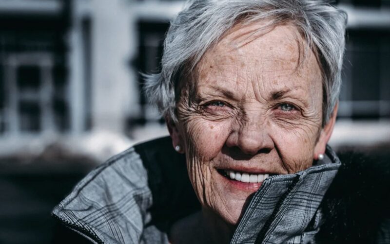 Stackars mamma är utestängd från att gå ombord på planet för att komma hem till sonen, "Jag måste se min bebis!" Hon skriker - Dagens historia