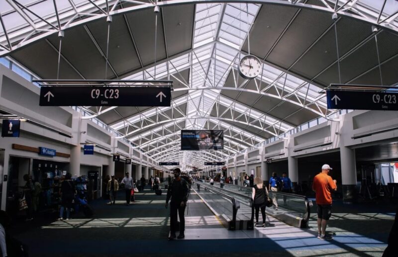 Med titeln Dog Owner Made the Airport Hell for Everyone – She Deserved What I Did at the Gate