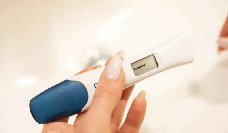 Jag lät min son göra ett DNA-test som bekräftade faderskapet, men sedan ringde hans fästmös mamma och lämnade mig totalt chockad