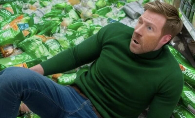 Man i Walmart krävde att jag skulle ge upp min rullstol för sin trötta fru – Karma fick honom innan jag kunde