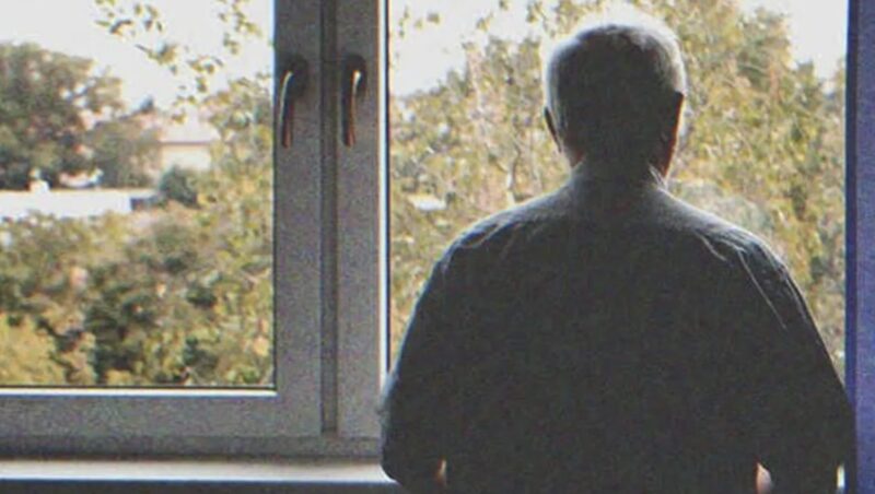 Gammal man ber son att ta honom till vårdhem i motsats till att bo med sin familj - Dagens berättelse