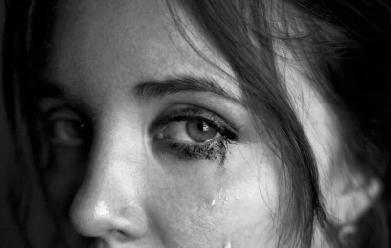 Mamma krävde att vi skulle sluta använda teckenspråk – sedan blev det offentligt serverat av servitören