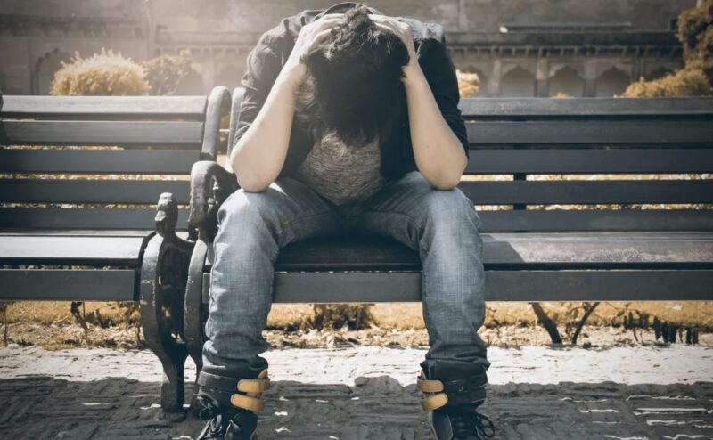Man sparkar ut sin äldre svärmor, hon återvänder i chefens bil dagen efter — Karma Story