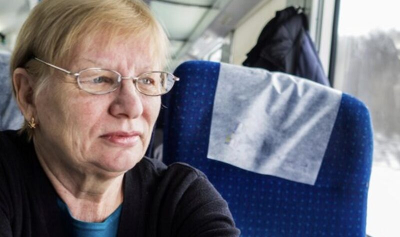 "Jag bryr mig inte om du inte kan betala för din biljett": Chauffören sparkade av en stackars mormor från bussen, och några minuter senare hände något oväntat