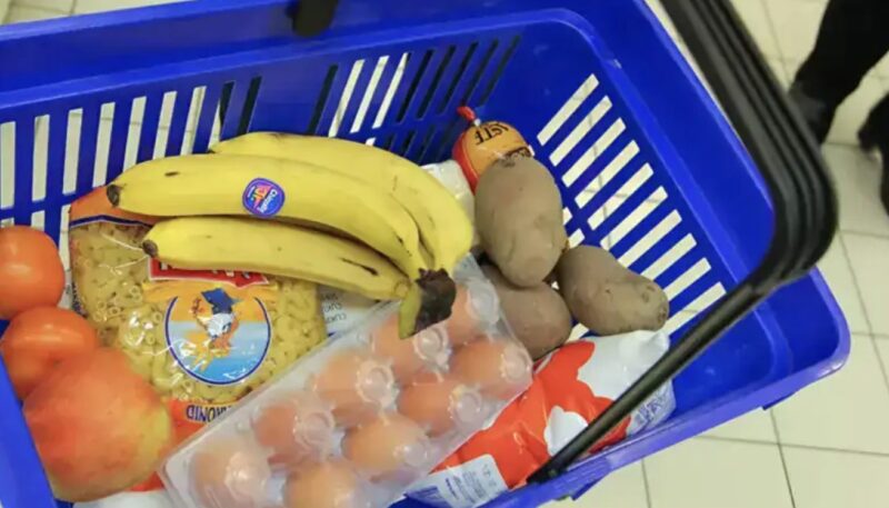 En säkerhetsvakt sparkade ut en veteran från en butik eftersom han inte kunde betala för bröd: Jag var tvungen att ingripa och lära dessa onda människor en läxa
