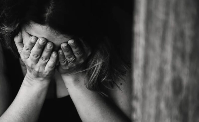 Efter 23 års äktenskap bjuder frun maken på dejt och får veta att han skäms för henne — Dagens berättelse