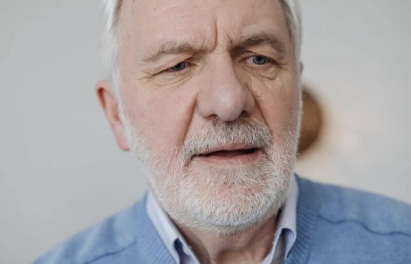 Miljonär upptäcker av misstag sin enda dotter boende i en gammal husvagn med tvillingar - Dagens berättelse
