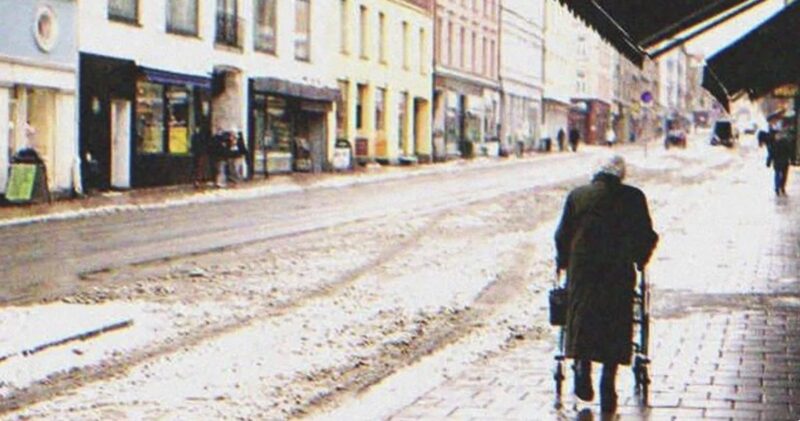 Äldre par skiljer sig efter 53 års äktenskap, sedan ser mannen exfrun på dejt på kafé: Dagens berättelse