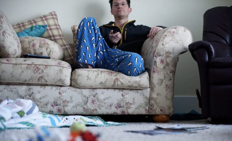 Jag lämnade min man efter att han använt mig som kock och barnflicka åt sina barn – 15 år senare fick hans dotter mig att gråta.