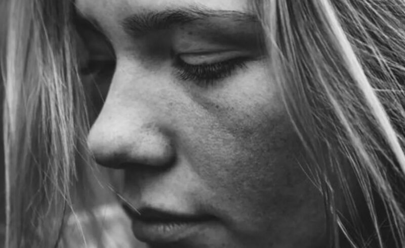 Miljonär upptäcker av misstag sin enda dotter boende i en gammal husvagn med tvillingar - Dagens berättelse