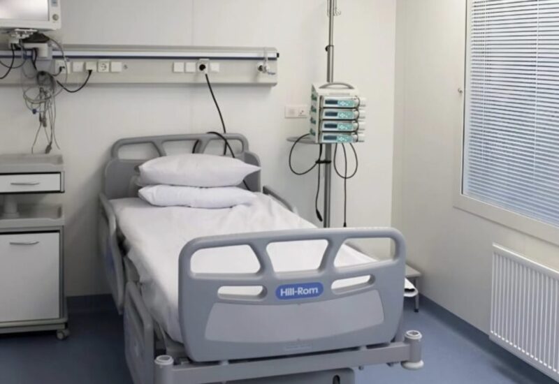 En äldre kvinna levde sina sista timmar med endast en ung sjuksköterska vid sin sida när hon lade märke till något oväntat.