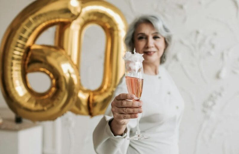 På hennes 60-årsdag satte min svärmor min dotter i tvättstugan, borta från de andra barnen, och chockade sedan alla med sitt "tillkännagivande".