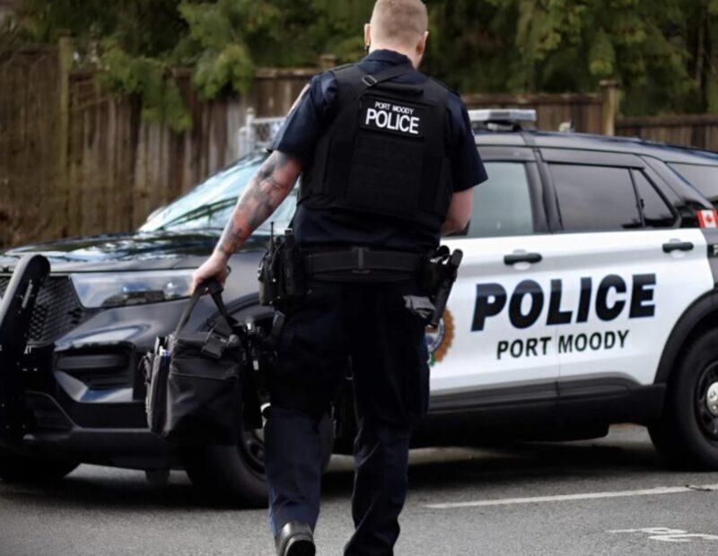 Pojken ringde polisen och sa att hans föräldrar gjorde något i rummet: polisen bestämde sig för att kontrollera och hittade något hemskt.