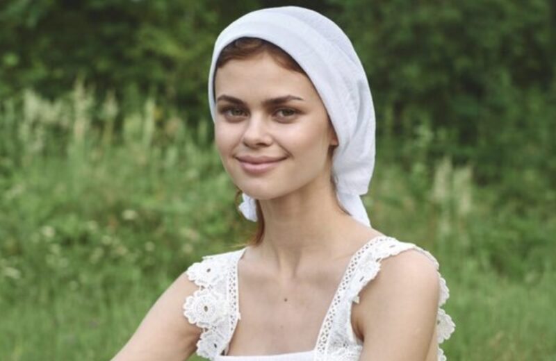 På min bröllopsdag kom min svärmor fram och ryckte av mig min peruk, vilket visade mitt kala huvud framför alla gäster – men sedan hände något oväntat.