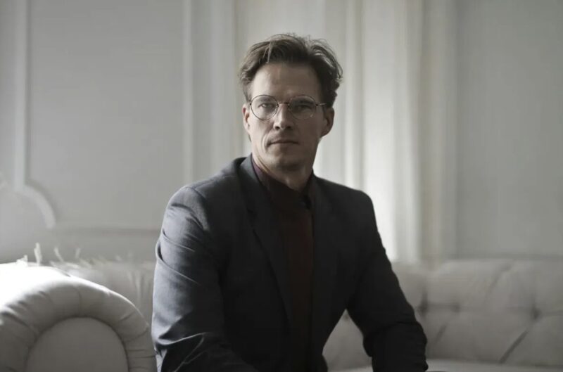 Jag adopterade en flicka med Downs syndrom som ingen ville ha. Strax efter såg jag 11 Rolls-Roycer parkera framför min veranda.