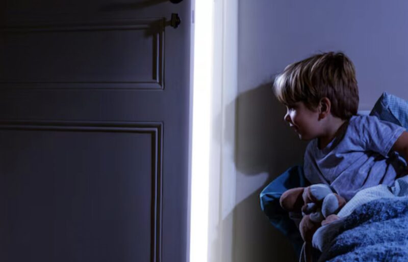 Min man visste inte att det fanns en kamera i rummet: Jag blev chockad över vad han gjorde med vår 2-åriga dotter medan jag var borta