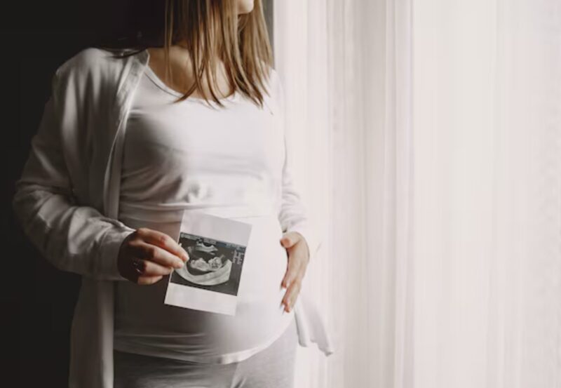 Min mans liv hängde i en skör tråd, så jag gick med på att vara surrogatmamma åt en miljardär för att rädda honom – men nio månader senare förändrades allt på ett sätt ingen förväntade sig.