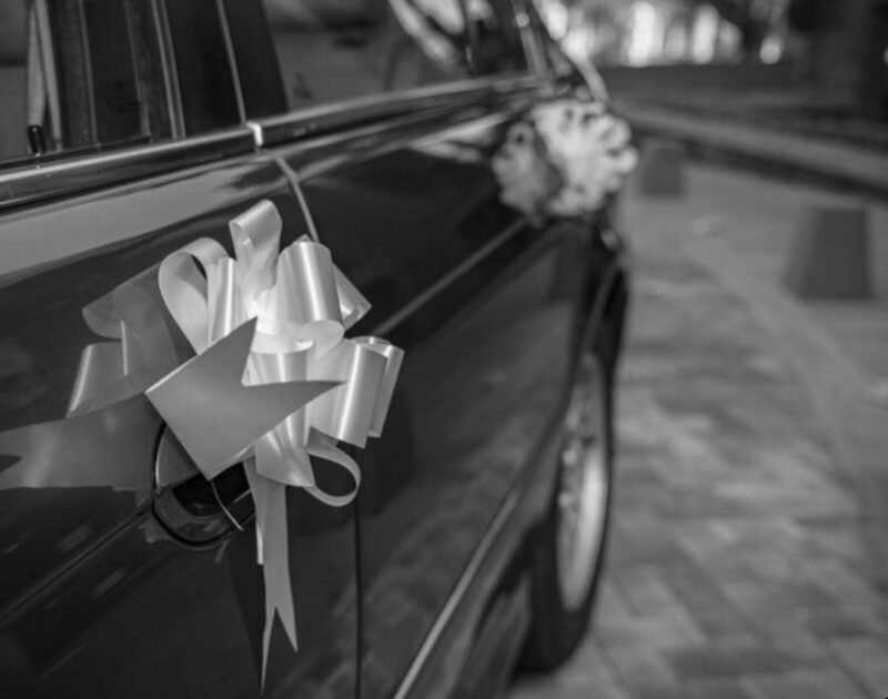 Han bjöd in sin stackars exfru till sitt bröllop för att vanära henne, men hon kom i en Rolls-Royce + trillingar