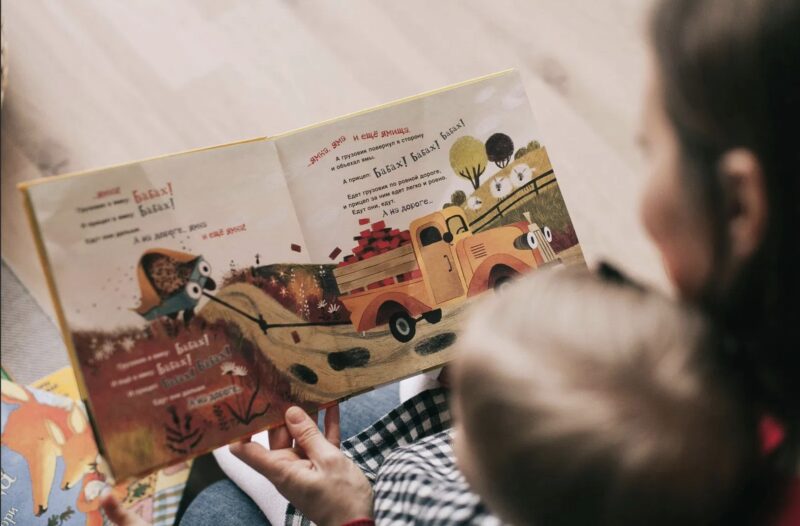 Han lämnade henne på deras bröllopsdag — Hon dök upp igen med trillingar