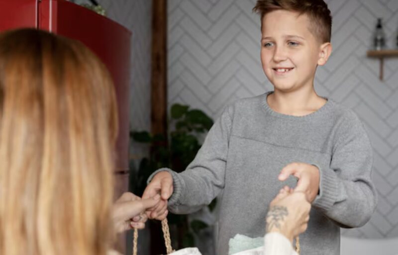 Miljonärens VD bad sin son att välja en mamma bland societetskvinnorna, men han valde hembiträdet