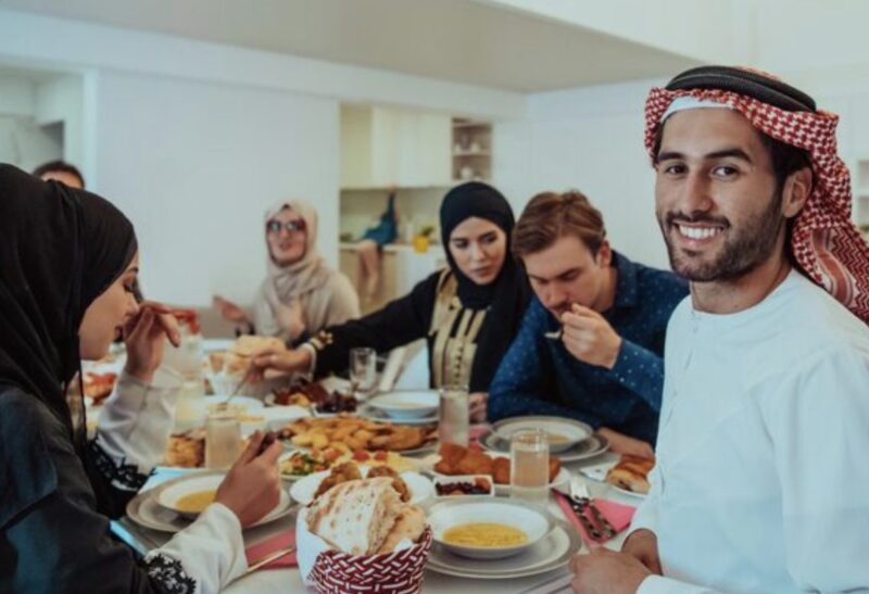 I sex månader lät jag min fästman och hans familj håna mig på arabiska, i tron att jag bara var någon naiv amerikansk tjej som inte förstod någonting. De hade ingen aning om att jag talade flytande arabiska! Och sedan ångrade de det…