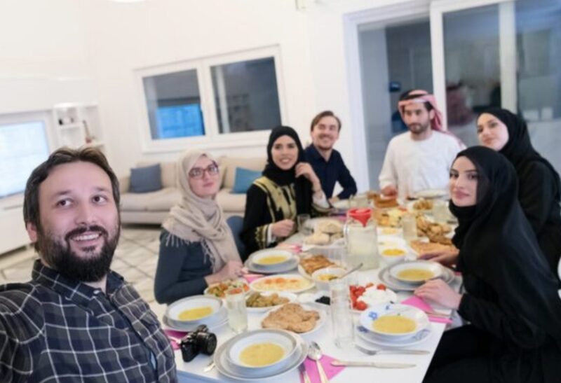 I sex månader lät jag min fästman och hans familj håna mig på arabiska, i tron att jag bara var någon naiv amerikansk tjej som inte förstod någonting. De hade ingen aning om att jag talade flytande arabiska! Och sedan ångrade de det…