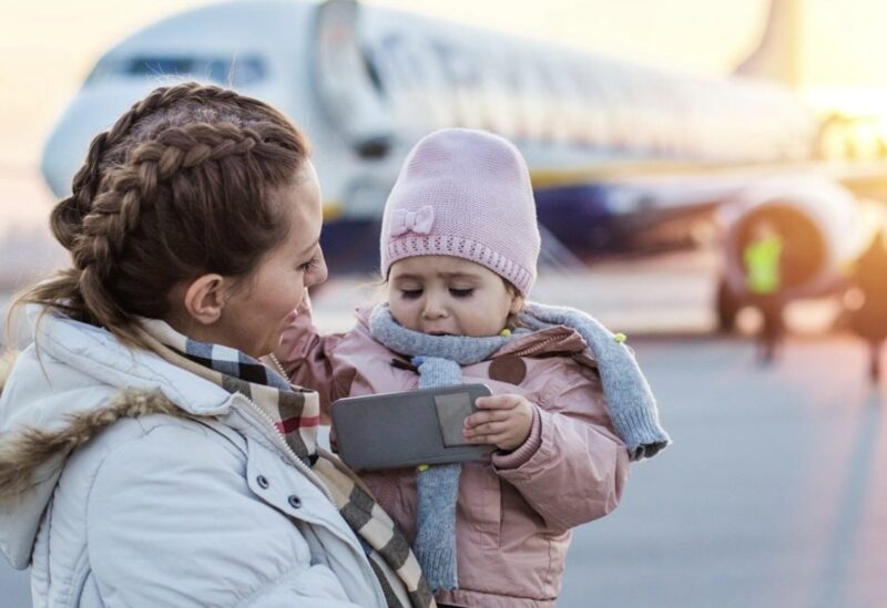 Min mamma övergav mig på flygplatsen när jag bara var 8 år – och lämnade mig med ingenting annat än en ryggsäck, så att hon kunde flyga iväg med sin nya man och hans barn. När hon kom tillbaka var mitt rum tomt ... och juridiska papper väntade ...