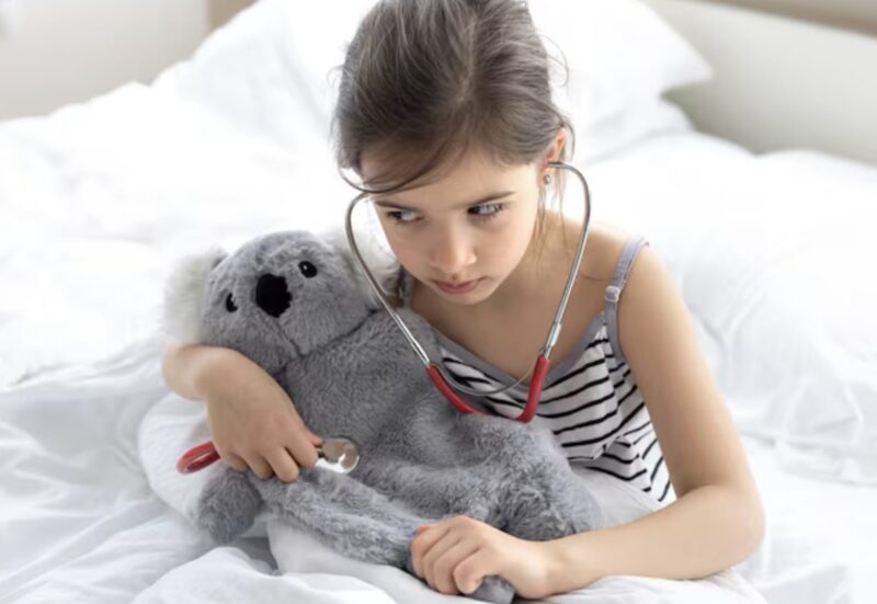 En 13-årig flicka blev plötsligt gravid och åkte ensam till sjukhuset. När hon träffade läkaren avslöjade hon något som chockade läkaren så mycket att han omedelbart var tvungen att ringa 112…