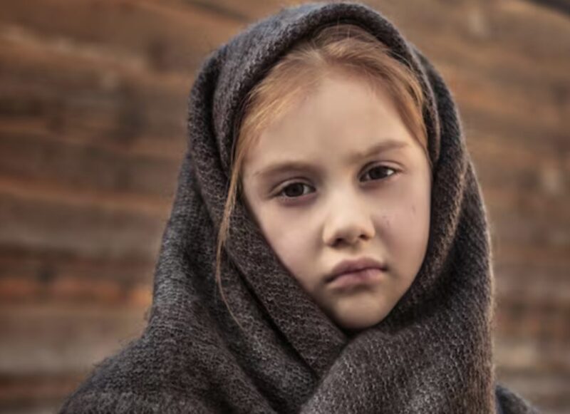 En ensamstående pappa, VD, upptäckte en liten flicka och hennes hund sovande bland soporna på julafton…