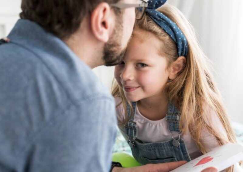 ”Pappa… min rygg gör så ont att jag inte kan sova. Mamma sa att jag inte får berätta det för dig.” — Jag hade precis kommit hem från en affärsresa när min dotters viskningar avslöjade hemligheten hennes mamma försökte dölja