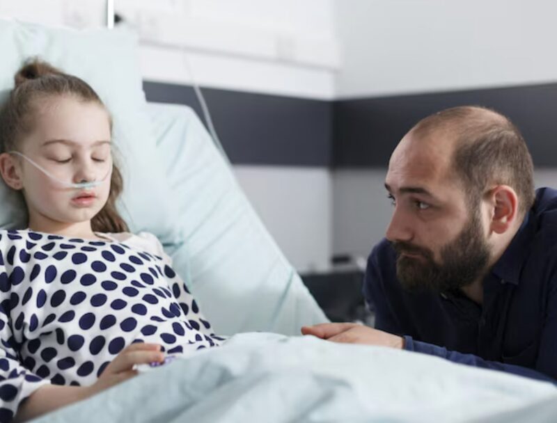 Jag kom hem efter ett arton timmar långt skift och fann min dotter sovande. Några timmar senare försökte jag väcka henne – men hon svarade inte. När jag konfronterade min mamma ryckte hon på axlarna och sa att min dotter hade varit "irriterande", så hon gav henne piller för att få henne att tystna.