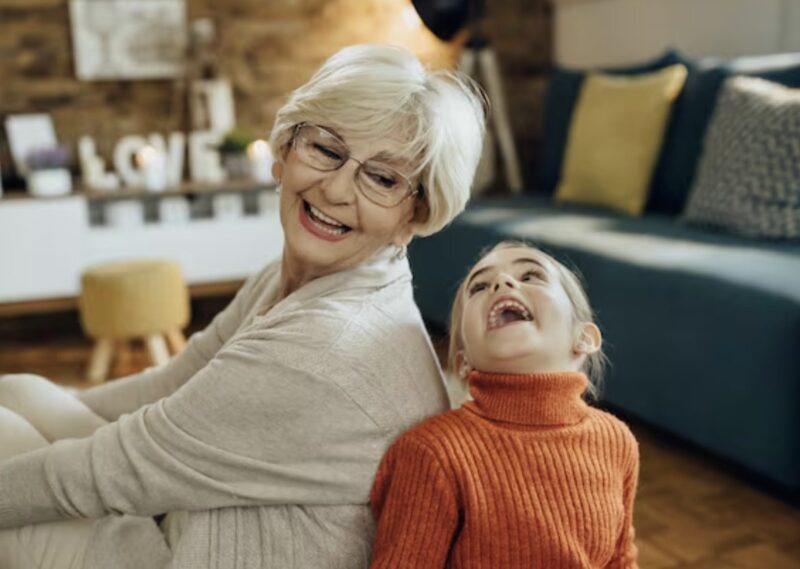 Min rika mormor såg mig och min 6-åriga dotter på ett härbärge. Hon frågade: ”Varför bor ni inte i ert hus på Hawthorne Street?” Jag blev chockad. ”Vilket hus?” Tre dagar senare kom jag till ett familjeevenemang, och mina föräldrar blev bleka…