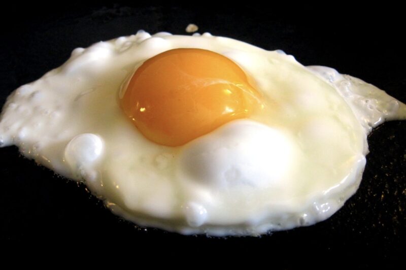 Vad händer om du av misstag äter ett förstört ägg?