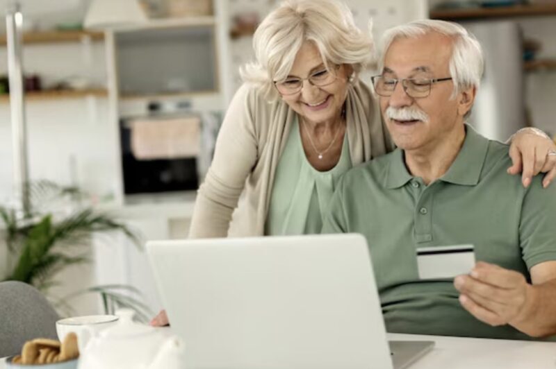 Jag var på jobbet när min telefon ringde. Bankchefen sa: ”Ditt strandhus refinansierades igår.” Mina händer blev kalla. ”Utan min tillåtelse?” frågade jag. ”Ja”, sa han. ”Dina föräldrar gjorde det.”