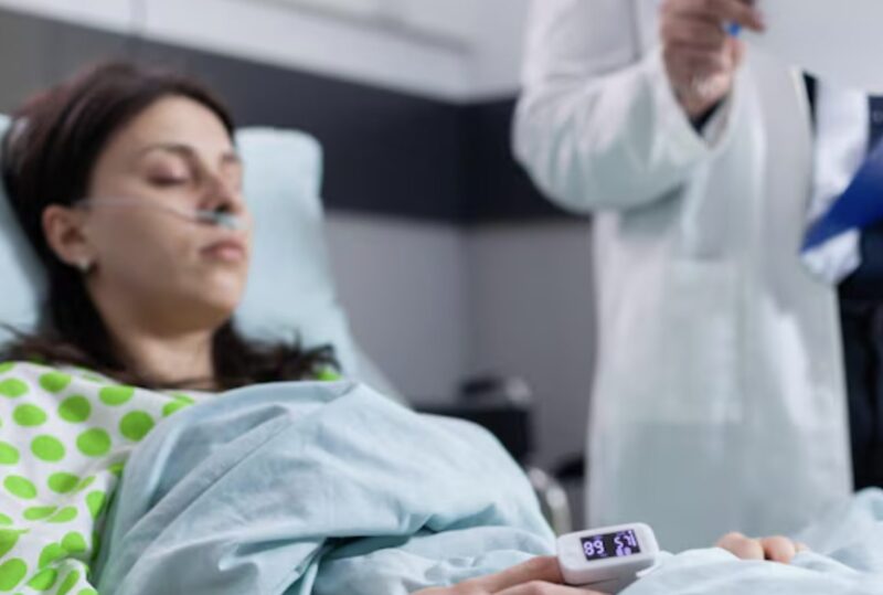Hon låtsades ligga i koma för att ta reda på vem som förrådde henne, men vad hennes assistent viskade i hennes öra, i tron ​​att ingen kunde höra, gjorde henne andfådd…