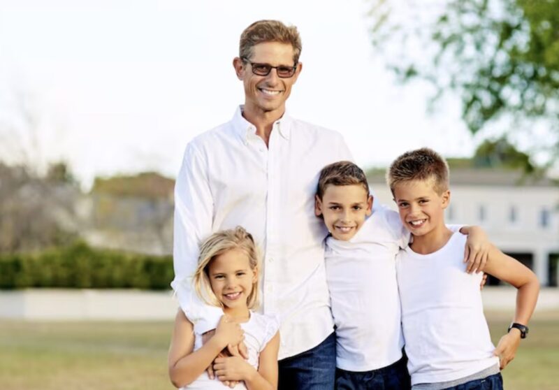 "LÅTSAS ATT DU ÄR VÅR PAPPA"... OCH DEN LÖGEN KALLADE DEN FARLIGASTE MANNEN I STADEN