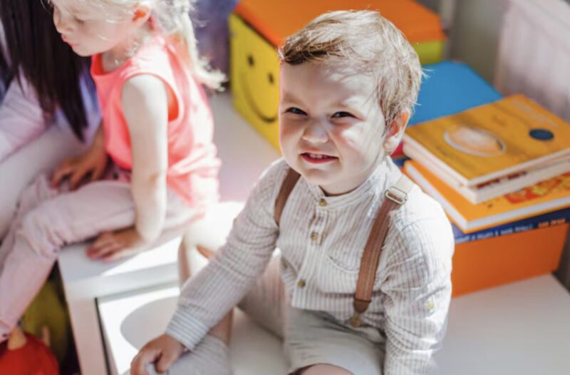 5-årig flicka vill inte sitta i skolan – läraren tittar på hennes kjol, gråter och ringer 112