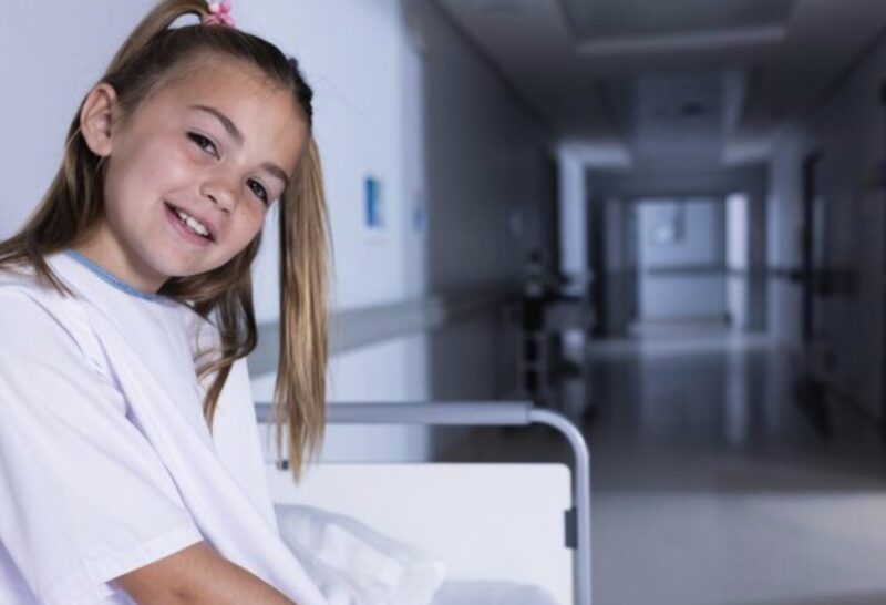 Min 15-åriga dotter hade klagat på illamående och magont. Min man sa: ”Hon bara låtsas. Slösa inte tid eller pengar.” Jag tog henne till sjukhuset i hemlighet. Läkaren tittade på skanningen och viskade: ”Det finns något