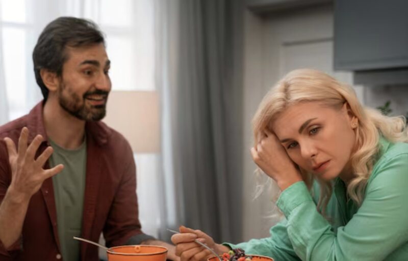Min mamma stal min frus kort för att handla som om det var hennes rätt – sedan ringde hon mig rasande när det studsade