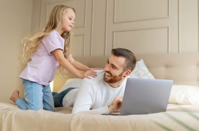 "Pappa ... min rygg gör så ont att jag inte kan sova. Mamma sa att jag inte hade rätt att berätta det för dig."