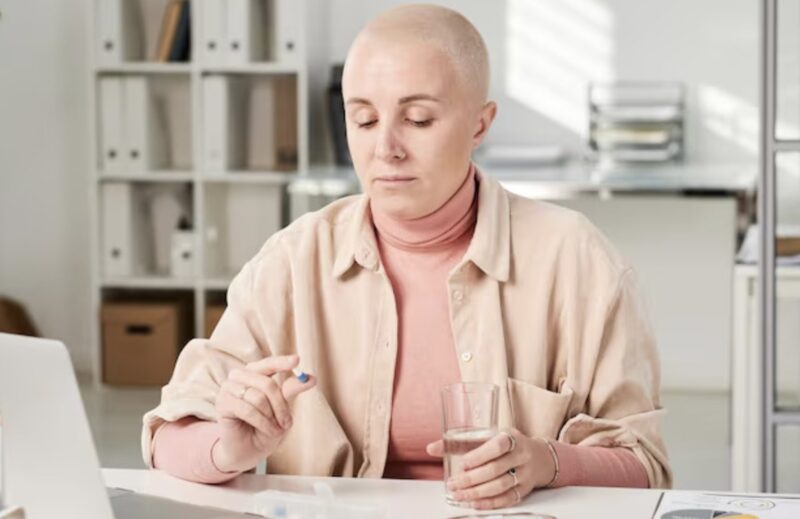 Jag ringde min familj och sa att jag hade bröstcancer. Mamma sa: ”Vi är mitt uppe i din kusins möhippa.” Jag gick igenom cellgifterna ensam. Några dagar senare kom de och frågade om jag fortfarande kunde vara med och skriva under på min systers billån.